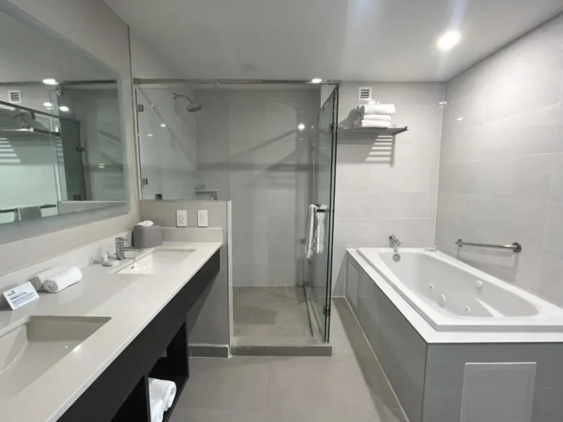 Bañera de Hidromasaje de la Suite Holiday Inn Express & Suites Tijuana Otay by IHG