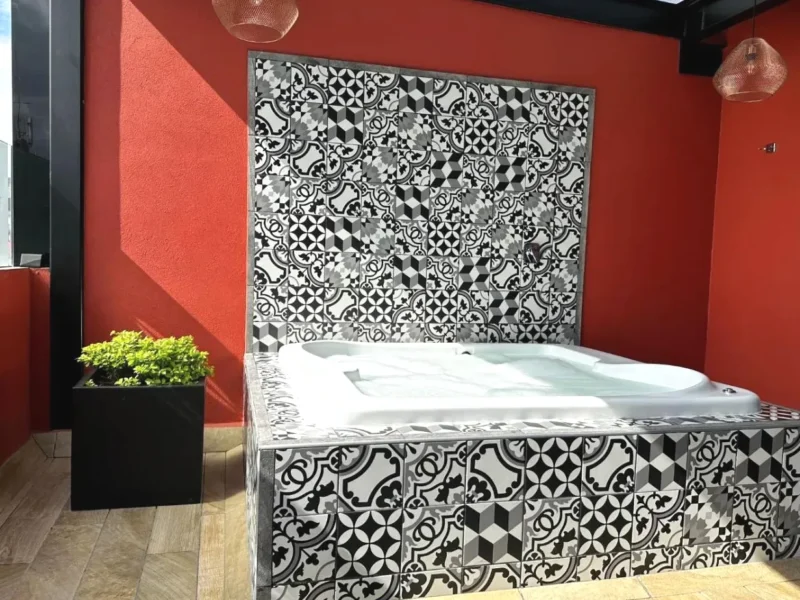 Bañera de Hidromasaje en la Terraza con Vistas Barrio Downtown Mexico City Hostel