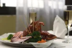Bogavante en un plato con cava dentro del Hotel Real del Sur Coyoacán