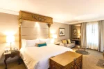 Cama extragrande de la Suite Governor Quinta Real Monterrey
