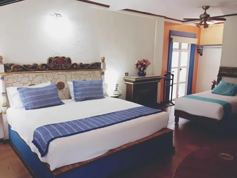 Cama extragrande Mesón Yollotl Puebla