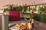Cena romántica en la terraza del Suites Perisur Apartamentos Amueblados CDMX