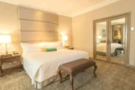 Habitación Gran Clase con cama grande Quinta Real Monterrey