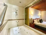 Jacuzzi de la Suite Master Hotel Puebla Plaza