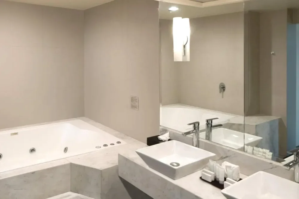 Suite Presidencial Courtyard by Marriott Mexico City Revolucion con Jacuzzi Privado