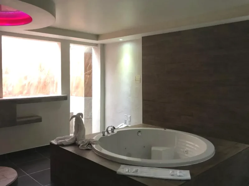 Jacuzzi en la Habitación Hotel & Villas 7 Iztacalco CDMX