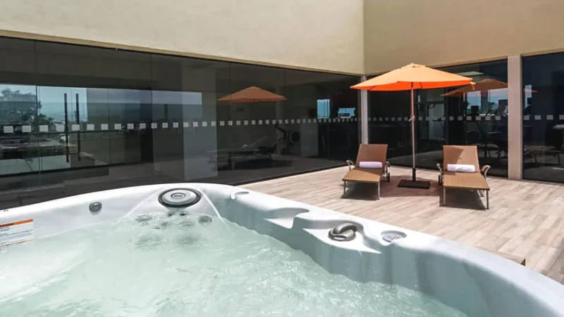 Jacuzzi grande en la azotea Holiday Inn Express Mexico Aeropuerto by IHG