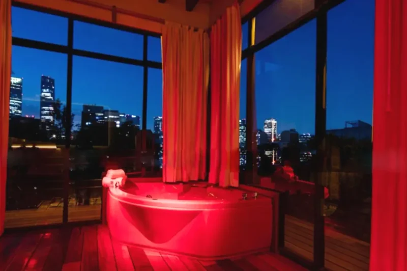 Jacuzzi Rojo Romántico de Noche Hotel Parque España CDMX