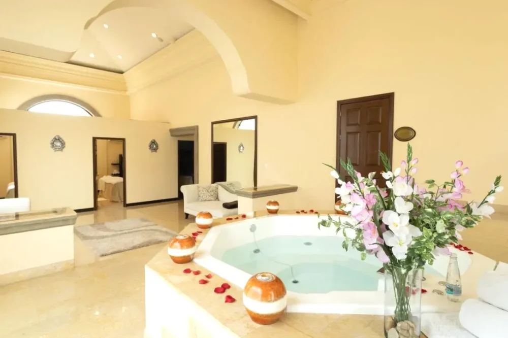 Jacuzzi tamaño XXL Hotel Quinta Real Monterrey