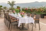 Mesas en la terraza con vistas del Suites Perisur Apartamentos Amueblados Coyoacán