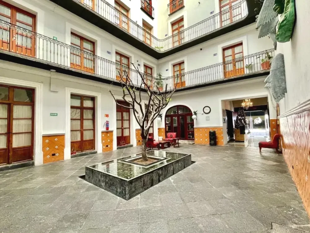 Patio interior del Hotel Puebla Plaza