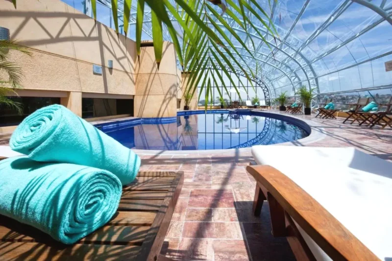 Piscina Cubierta con Vistas Holiday Inn Puebla Finsa by IHG