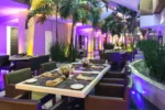 Restaurante estilo tropical Crowne Plaza Toluca Lancaster by IHG