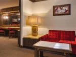 Sofá y salón de la suite Exe Alameda Reforma