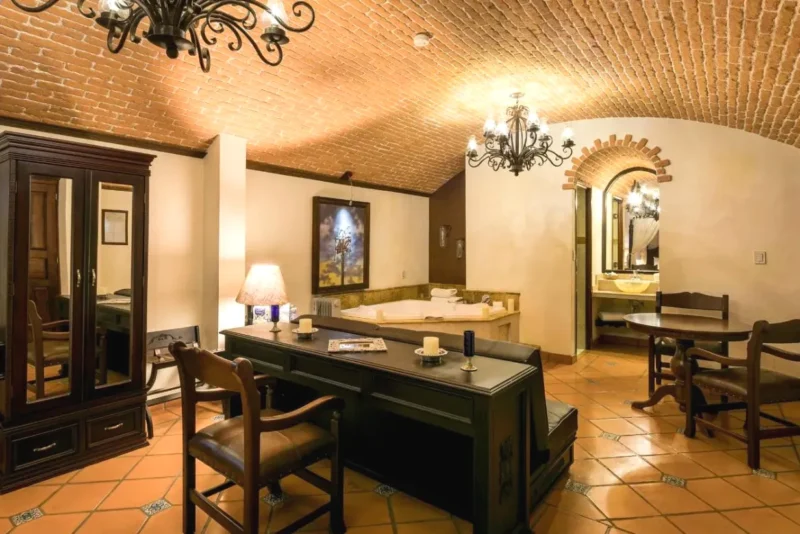 Suite Junior con Bañera de Hidromasaje Casona Maria Puebla