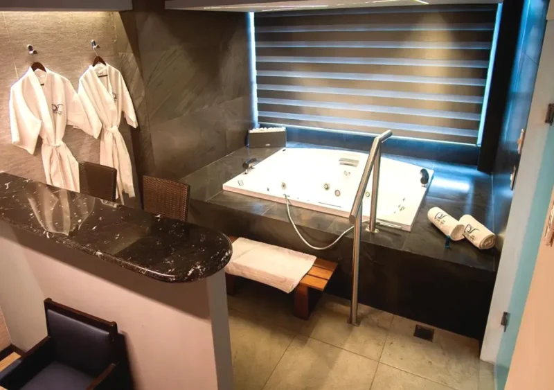 Suite Principal con Jacuzzi Hotel Parque Satelite Tlalnepantla CDMX