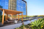 Zona con piscina y vistas del Quartz Hotel & Spa Tijuana